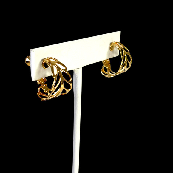 Vintage Napier Hoop Earrings Polished Gold Tone Cut Out Leaf Screw On Lever Clip - Picture 6 of 8
